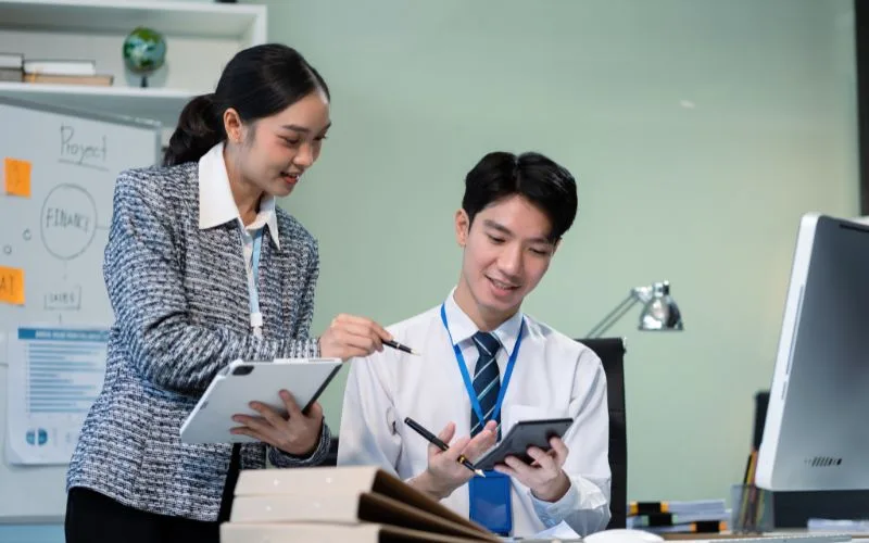 Khối A1 phù hợp với học sinh có tư duy logic, học khá Toán – Lý, có nền tảng Tiếng Anh và thích ngành hiện đại.
