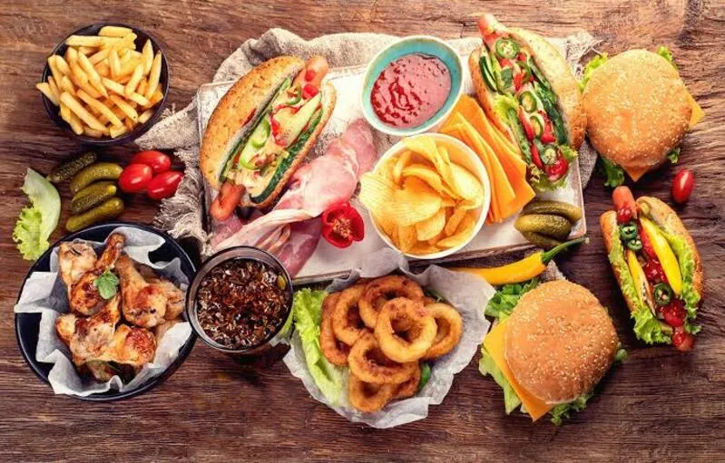 Người mỡ máu cao nên hạn chế thực phẩm nhiều chất béo bão hòa và chất béo chuyển hóa