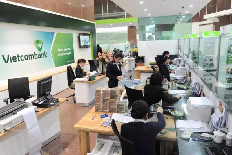 Đổi ngoại tệ tại ngân hàng hoặc điểm được cấp phép giúp giảm rủi ro khi giao dịch.